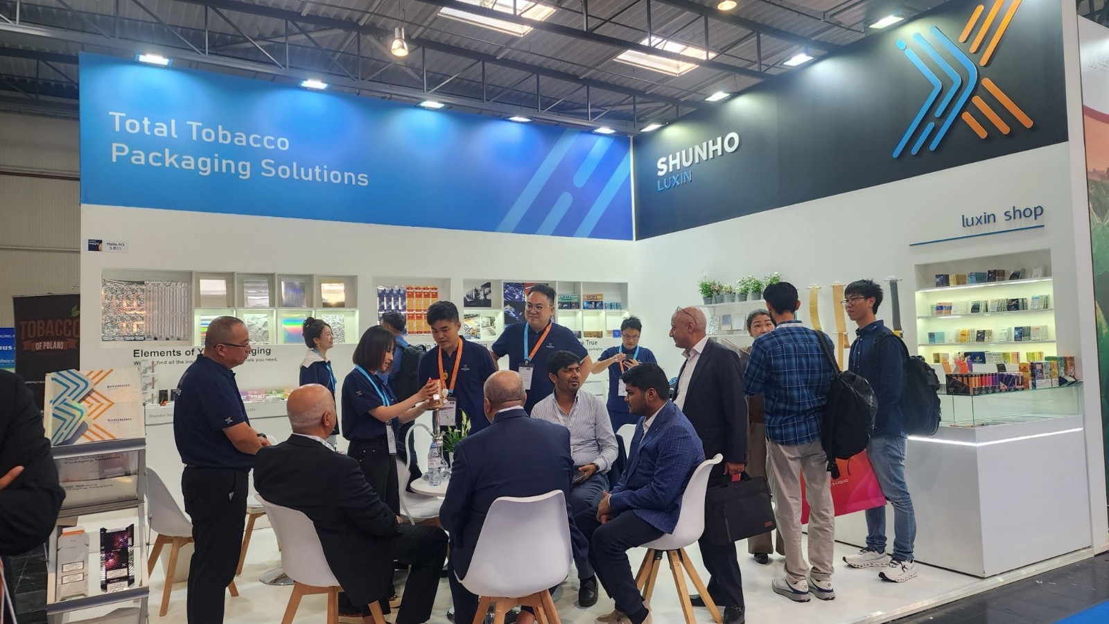 1754541937320304.jpg 1747029244640095.jpg